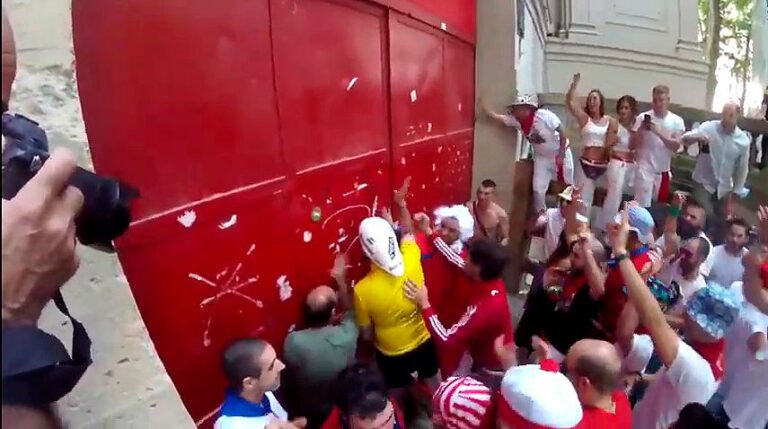 1736675360_Encierro-en-Villavesa-con-gran-cantidad-de-personas.jpg