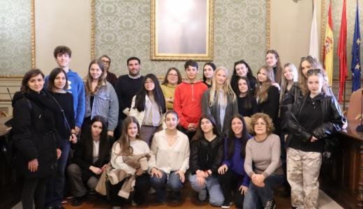 Visita de estudiantes del IES Valle del Ebro al Ayuntamiento de Tudela