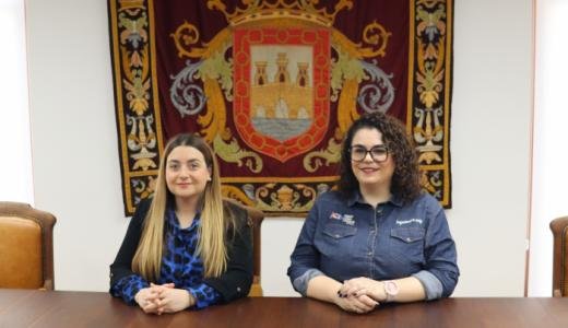La concejala Laura Casanova e Inmaculada Sánchez, directora del programa
